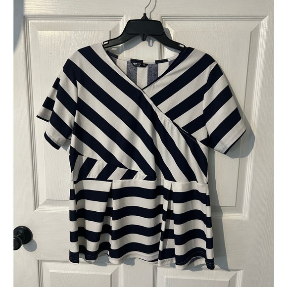 Women's Shein Curve‎ Navy White Stripe V Neck Short Sleeve Blouse Plus Size 1XL - Picture 1 of 8